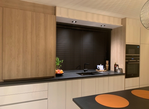  basswood zwart 35mm, gesloten toestand 